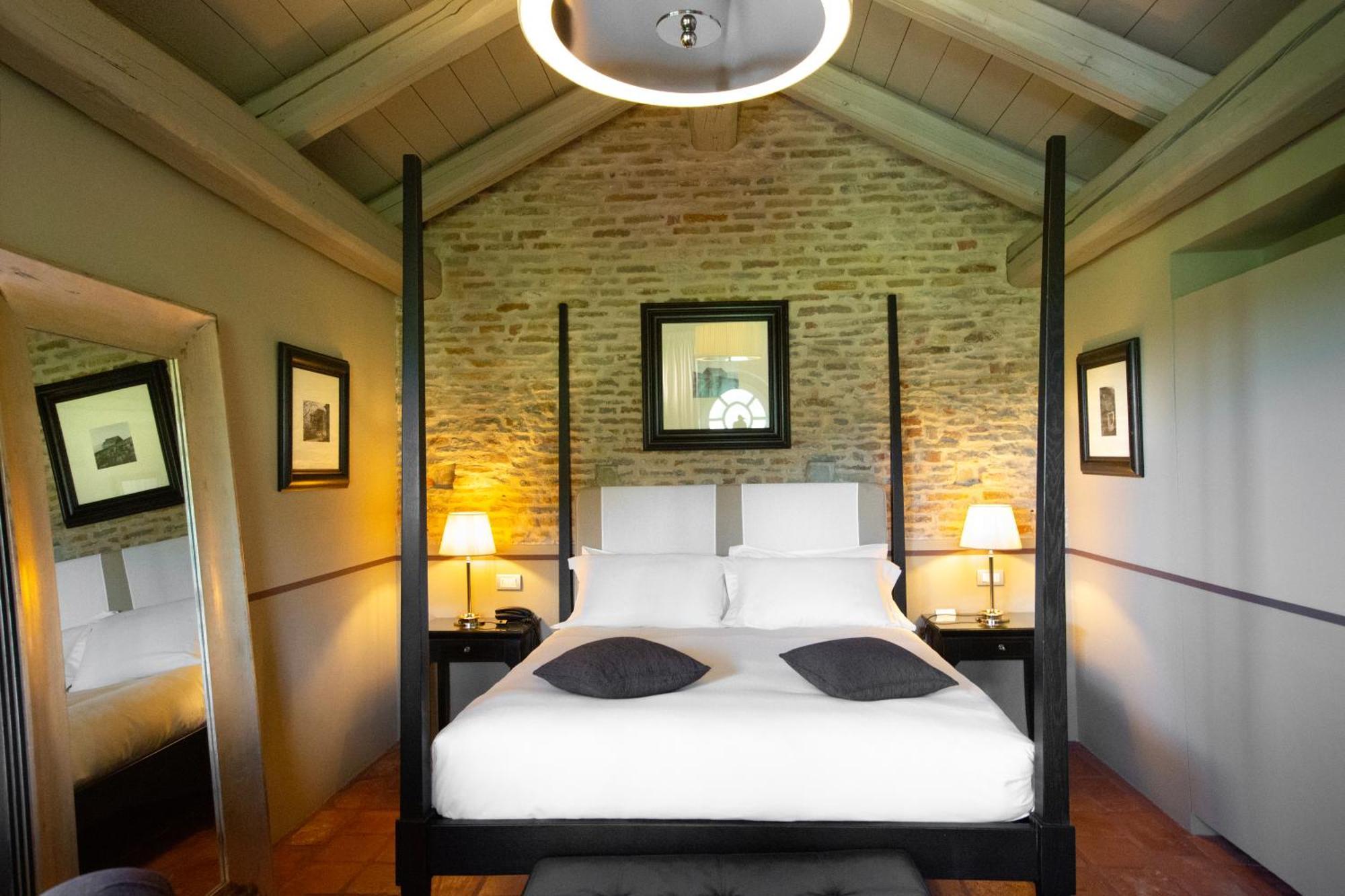 Relais D'amelia Hotel