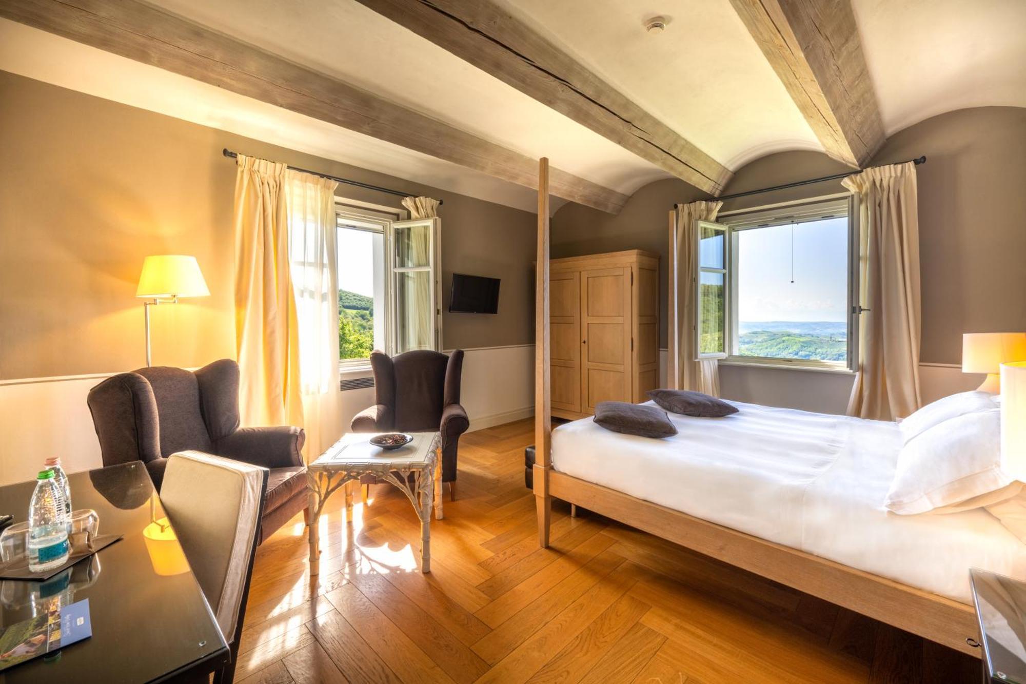 Relais D'amelia Hotel 4*